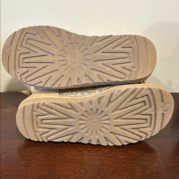 UGG Sparkly Tan Bow Boots - Picture 13 of 13